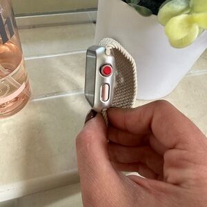 Apple Watch series 3 42mm gps ( charger included)